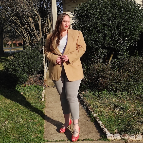 Hello!! Hello! Hello. Come on in! - Picture 6 of 6